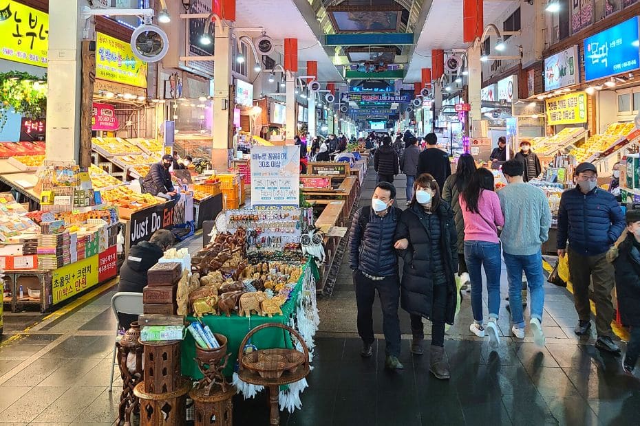 People At Seogwipo Maeil Olle Market