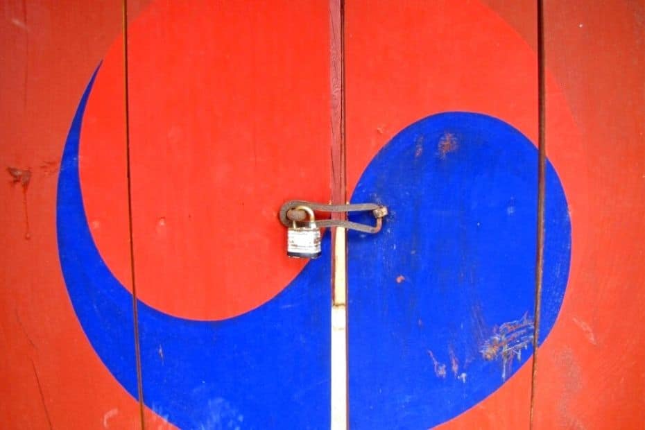 Korean flag on locked temple door