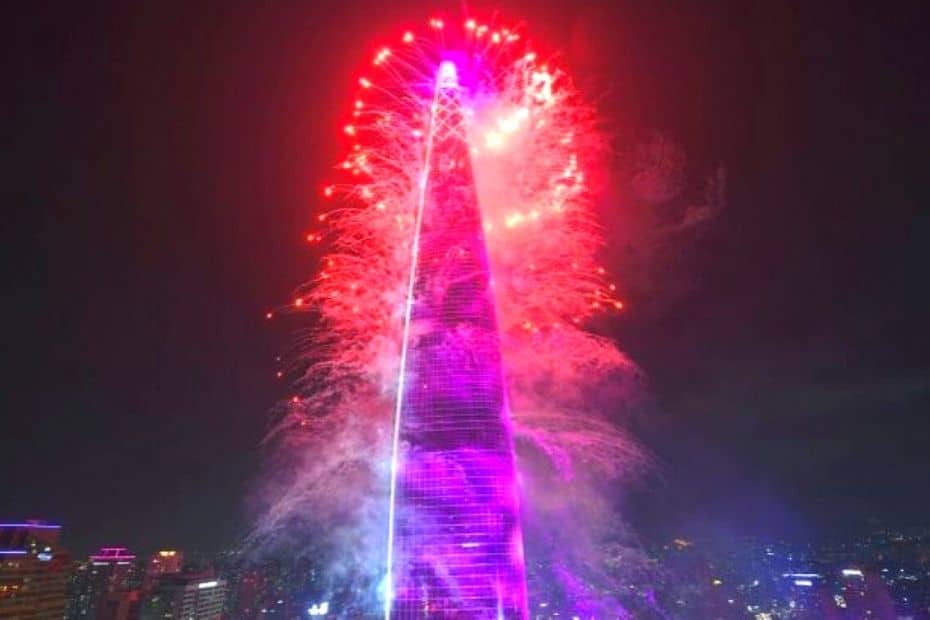 Fireworks at Lotte World Tower for New Year's Eve
