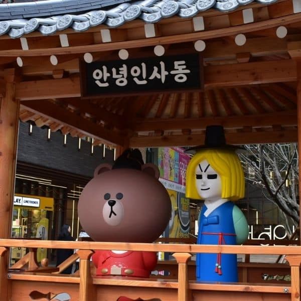 Rainy Day In Seoul: 50 Fun Indoor Activities In Seoul 2025 33 Statues outside Annyeong Insadong Mall Seoul