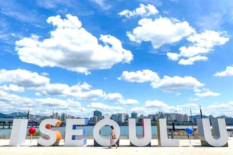 I Seoul U Sign in summer in Seoul