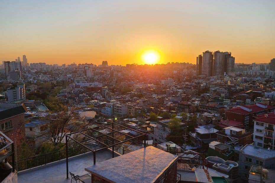 Sunset view of Seoul during summer in Korea