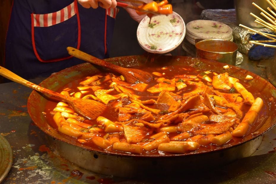 A bowl of traditional Korean tteokbokki