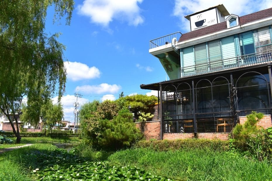 Cafe At267 near Gungnamji Pond in Buyeo