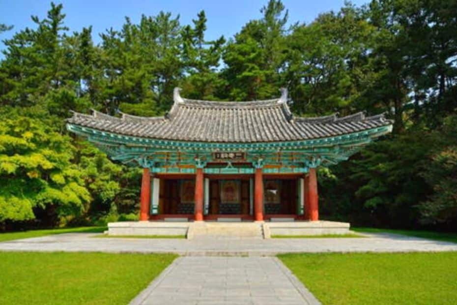 10 Things To Do In Buyeo 2025: UNESCO World Heritage City 16 Samchungsa Shrine in Busosanseong Fortress, Buyeo