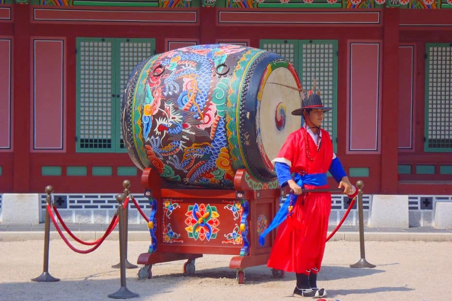 Korean Cultural Performer in Seoul