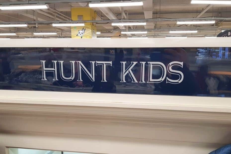 Hunt Kids sign in Korea