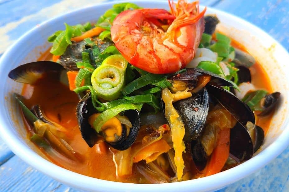 Jjamppong spicy seafood noodle soup