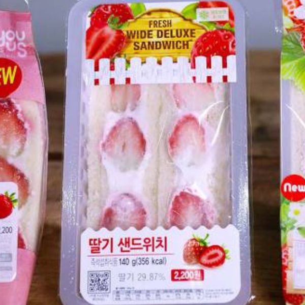 Korean fruit sandwich weird food