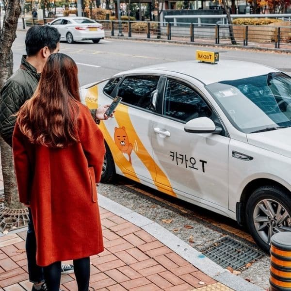 People waiting to use a Kakao Taxi