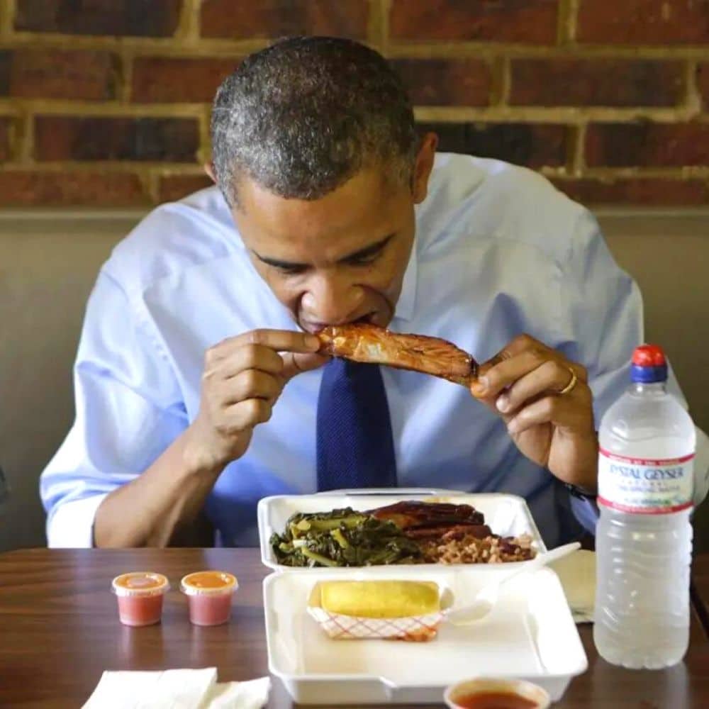 Obama Eating With His Fingers