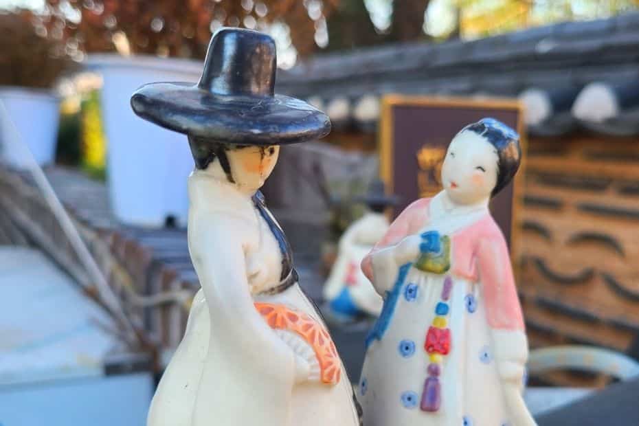 Unique Korean Etiquette, Culture, & Manners