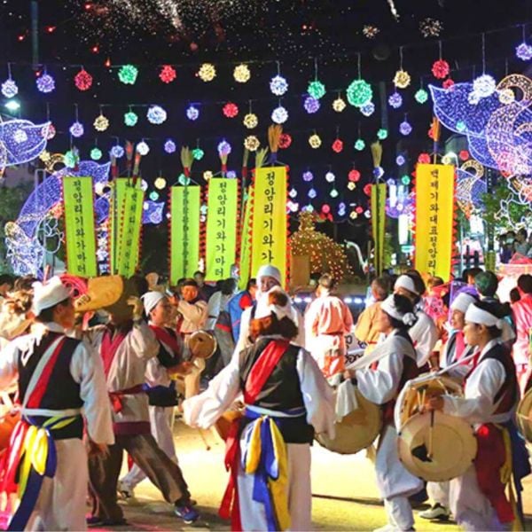 Dancers at Baekjae Culture Festival Korea