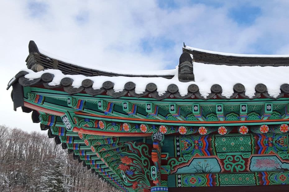 Snow on Korean building during winter