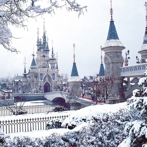 Lotte Magic Island Covered in Snow