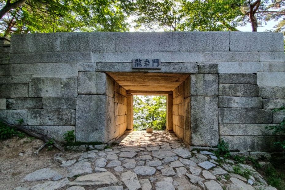 Fortress gate at Bukhansan National Park