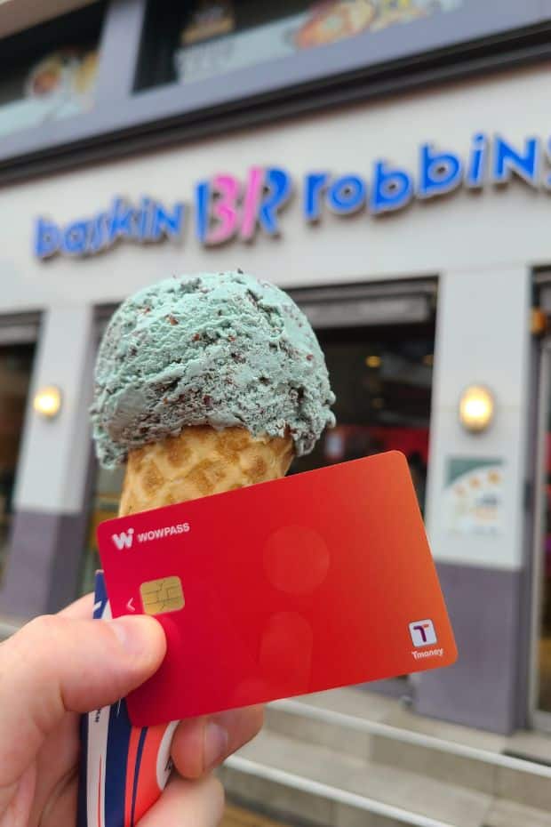 Buying ice cream with WOWPASS in Seoul