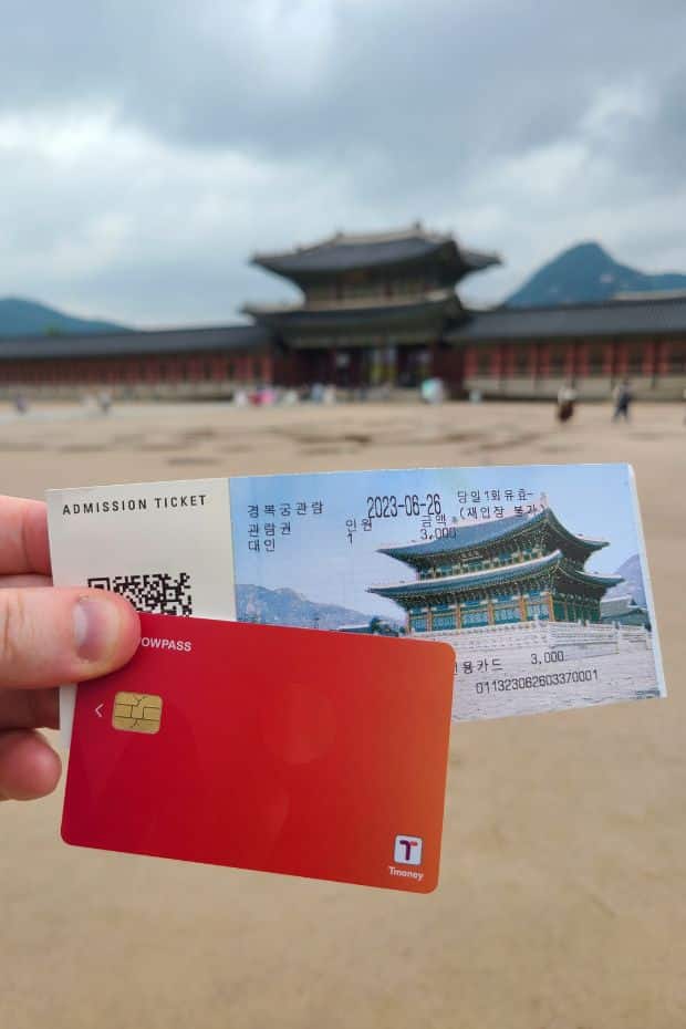 Paying to enter Gyeongbokgung Palace with WOWPASS