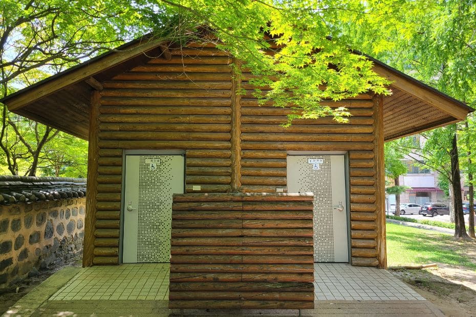 Public toilet in a park in Korea