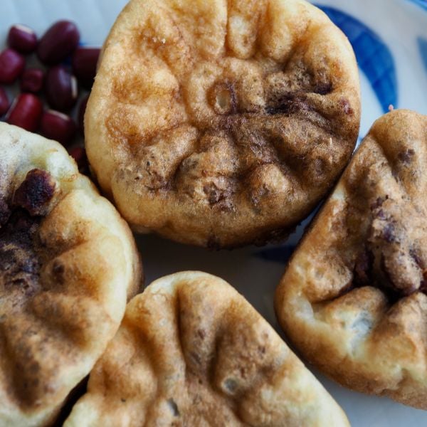 Gukhwappang chrysanthemum bread snacks