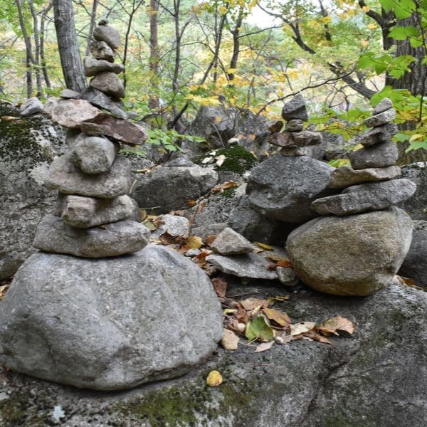 Standing stone piles at Seoraksan National Park Standing stone piles at Seoraksan National Park
