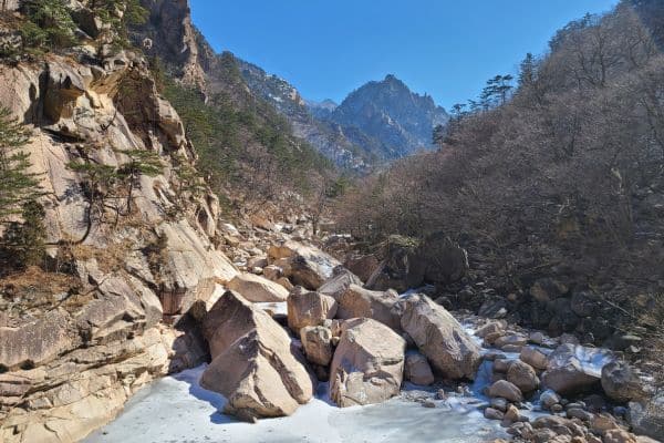 View from Biseondae Rock Seoraksan