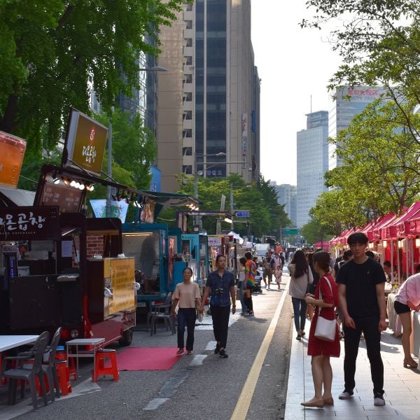 Night markets in Seoul with street food