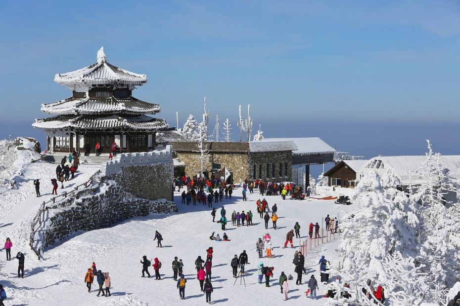 Snowy mountain scene in Korea