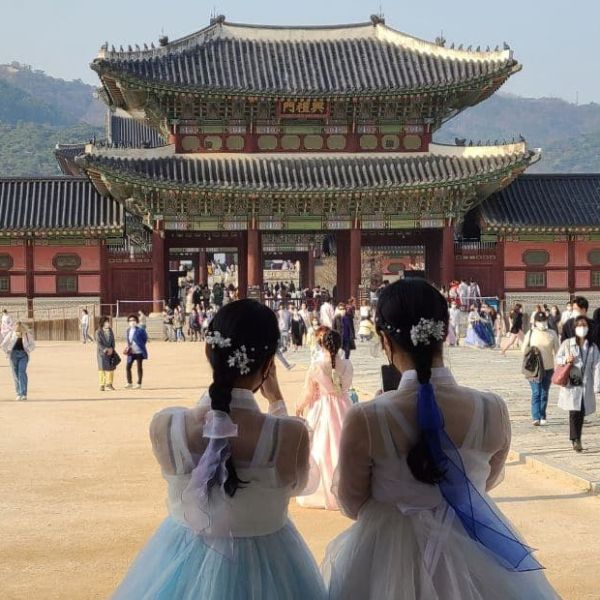 Free entry to Seoul's palaces with hanbok