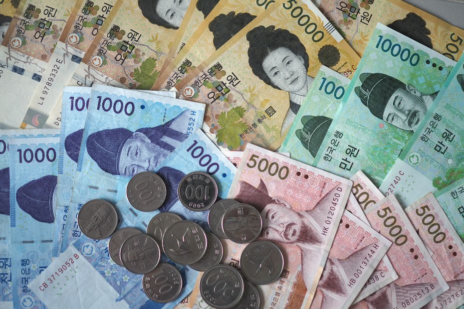 Korean won bank notes and coins
