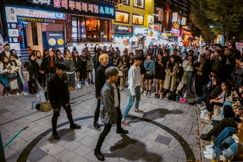 Street performers in Hongdae district