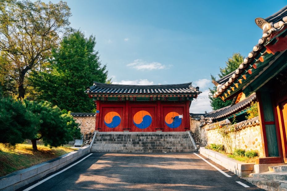 Korean temple doors