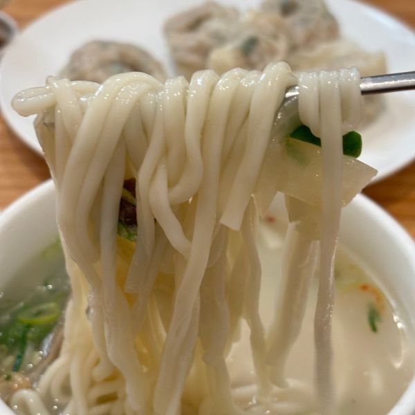 Thick cut kalguksu noodle soup