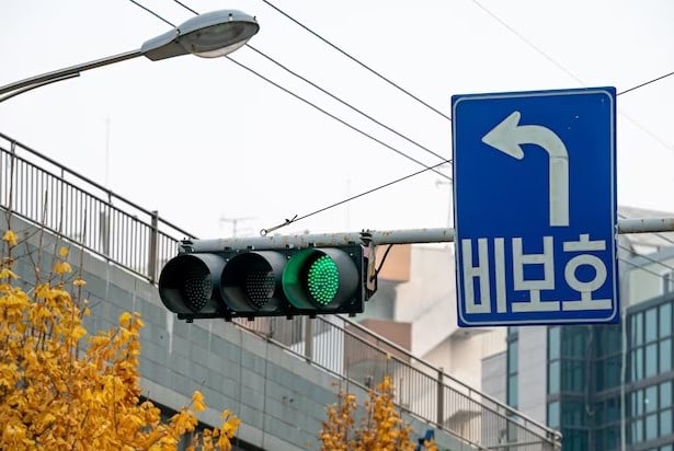 Driving in Korea for Foreigners: The comprehensive Guide 2025 11 korea turn left on green allowed