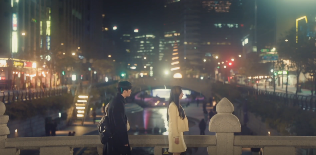 Queen of Tears K-drama series starring Kim Soo-Hyun and Kim Ji-won filming locaiton in Cheonggyecheon Stream.